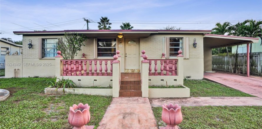 Casa en Hollywood, Florida 4 dormitorios, 171.59 m2 № 2076746
