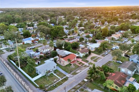 Casa en venta en Hollywood, Florida, 4 dormitorios, 171.59 m2 № 2076746 - foto 11