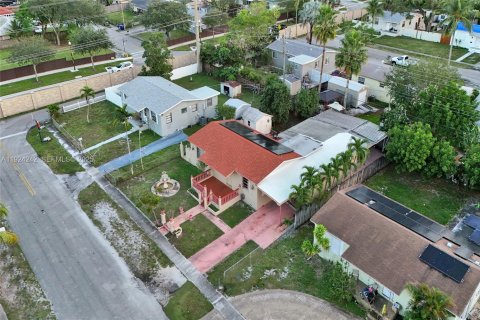Casa en venta en Hollywood, Florida, 4 dormitorios, 171.59 m2 № 2076746 - foto 4