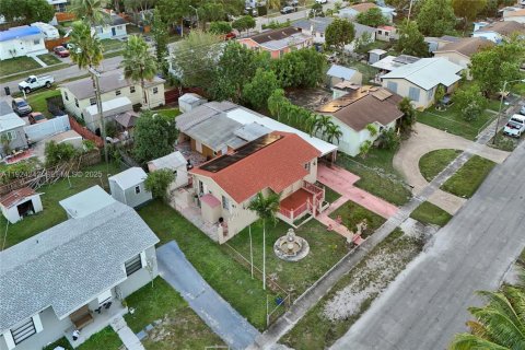 Casa en venta en Hollywood, Florida, 4 dormitorios, 171.59 m2 № 2076746 - foto 10