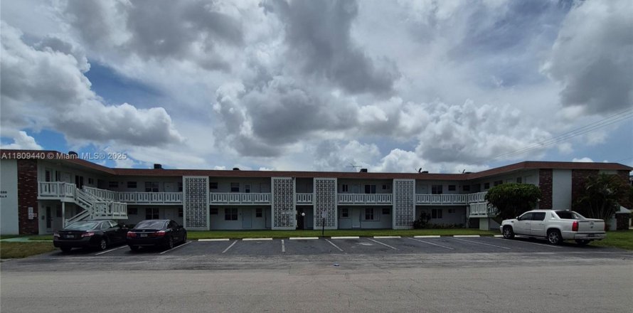 Condominio en Lauderhill, Florida, 1 dormitorio  № 1977235