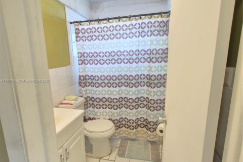 Condominio en venta en Lauderhill, Florida, 1 dormitorio, 67.82 m2 № 1977235 - foto 2