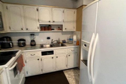 Condominio en venta en Lauderhill, Florida, 1 dormitorio, 67.82 m2 № 1977235 - foto 3