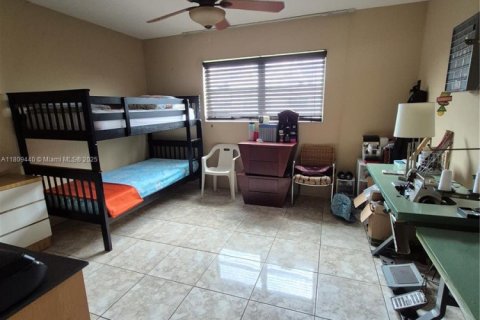 Condominio en venta en Lauderhill, Florida, 1 dormitorio, 67.82 m2 № 1977235 - foto 4