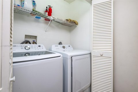 Купить таунхаус в Норт-Лодердейл, Флорида 1 спальня, 88.72м2, № 2011239 - фото 19