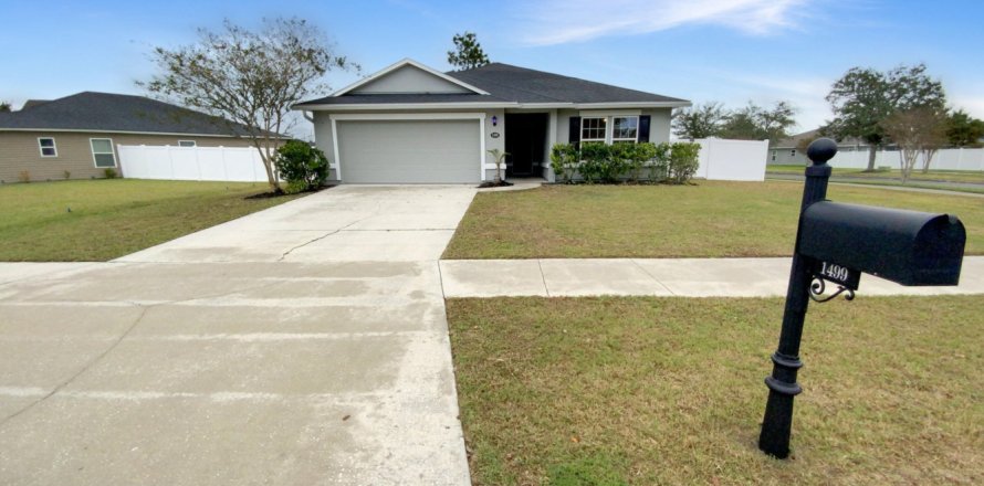 Villa ou maison à Middleburg, Floride 3 chambres, 153.57 m2 № 850900