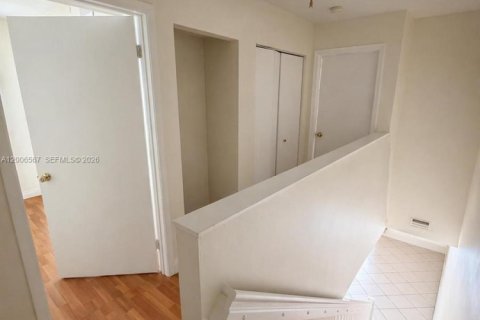 Townhouse in Weston, Florida 4 bedrooms, 161.37 sq.m. № 2071055 - photo 9
