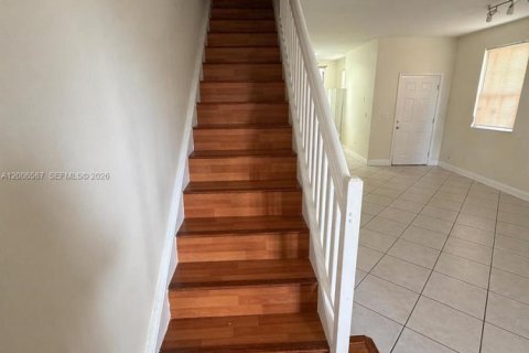 Townhouse in Weston, Florida 4 bedrooms, 161.37 sq.m. № 2071055 - photo 8