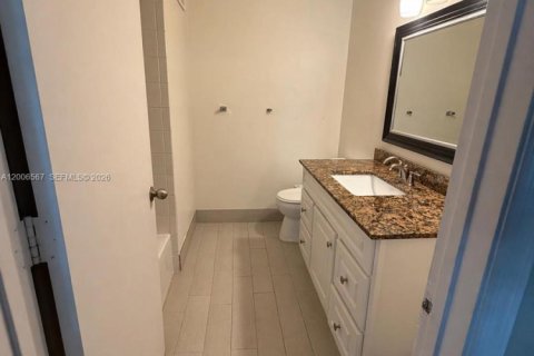 Townhouse in Weston, Florida 4 bedrooms, 161.37 sq.m. № 2071055 - photo 11
