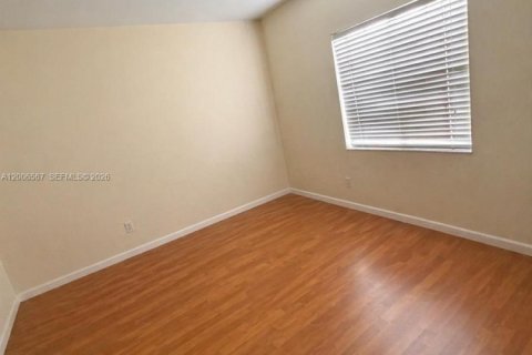Townhouse in Weston, Florida 4 bedrooms, 161.37 sq.m. № 2071055 - photo 12