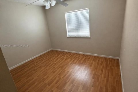 Townhouse in Weston, Florida 4 bedrooms, 161.37 sq.m. № 2071055 - photo 13