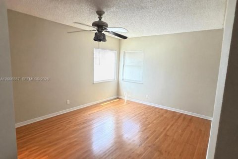 Townhouse in Weston, Florida 4 bedrooms, 161.37 sq.m. № 2071055 - photo 14