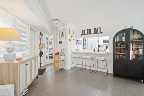 Condominio en venta en Pembroke Pines, Florida, 2 dormitorios, 91.51 m2 № 1844206 - foto 5