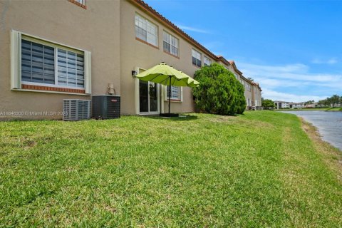 Condominio en venta en Pembroke Pines, Florida, 2 dormitorios, 91.51 m2 № 1844206 - foto 23