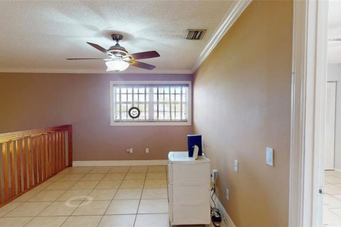 House in Miami, Florida 4 bedrooms, 189.8 sq.m. № 1994090 - photo 11