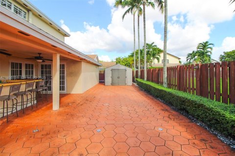 House in Miami, Florida 4 bedrooms, 189.8 sq.m. № 1994090 - photo 21