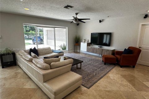 Купить виллу или дом в Холливуд, Флорида 7 комнат, 219.44м2, № 2042317 - фото 11