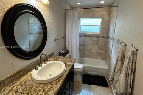 Купить виллу или дом в Холливуд, Флорида 7 комнат, 219.44м2, № 2042317 - фото 15