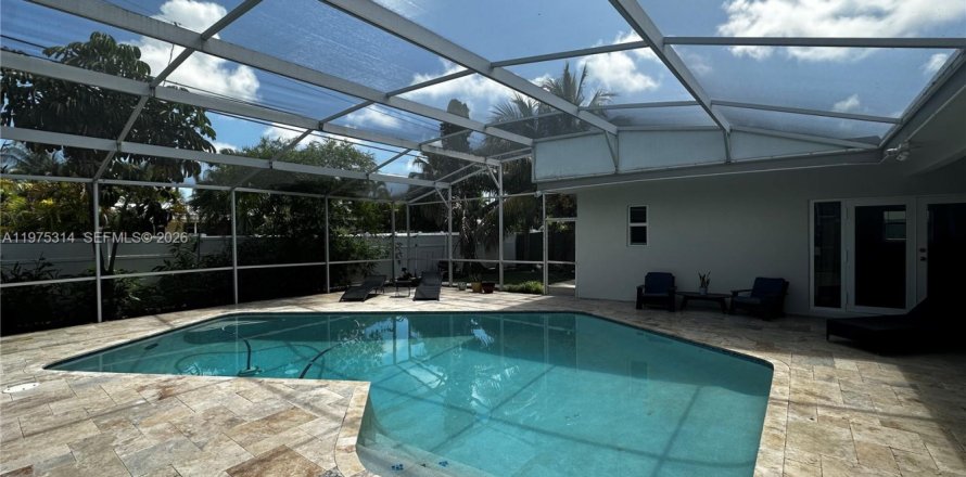 Дом в Холливуд, Флорида 7 комнат, 219.44м2 № 2042317