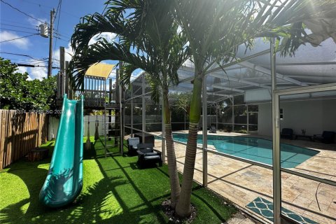 Купить виллу или дом в Холливуд, Флорида 7 комнат, 219.44м2, № 2042317 - фото 24