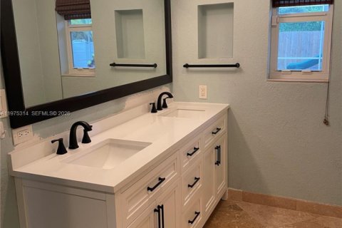 Купить виллу или дом в Холливуд, Флорида 7 комнат, 219.44м2, № 2042317 - фото 18