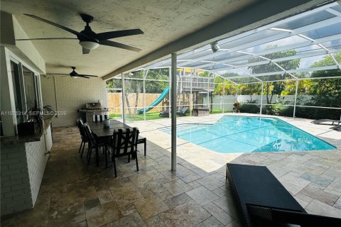Купить виллу или дом в Холливуд, Флорида 7 комнат, 219.44м2, № 2042317 - фото 2