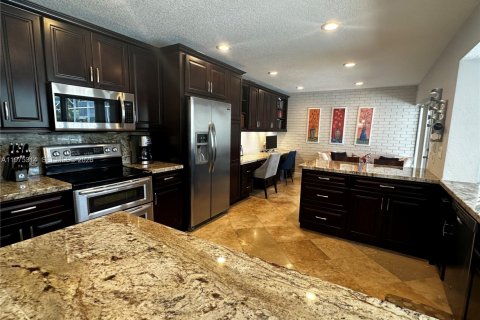 Купить виллу или дом в Холливуд, Флорида 7 комнат, 219.44м2, № 2042317 - фото 5