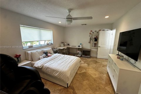 Купить виллу или дом в Холливуд, Флорида 7 комнат, 219.44м2, № 2042317 - фото 21