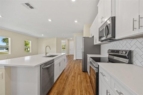 House in Port Charlotte, Florida 4 bedrooms, 184.88 sq.m. № 1428908 - photo 19