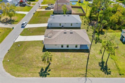 House in Port Charlotte, Florida 4 bedrooms, 184.88 sq.m. № 1428908 - photo 6