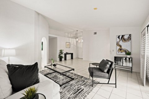 House in Pembroke Pines, Florida 3 bedrooms, 167.5 sq.m. № 2146967 - photo 5