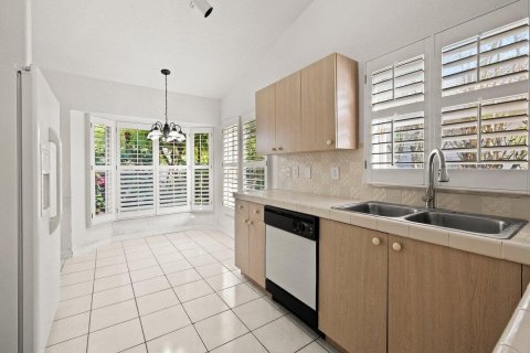 House in Pembroke Pines, Florida 3 bedrooms, 167.5 sq.m. № 2146967 - photo 11