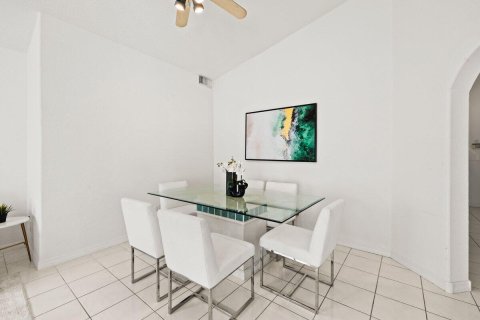 House in Pembroke Pines, Florida 3 bedrooms, 167.5 sq.m. № 2146967 - photo 8