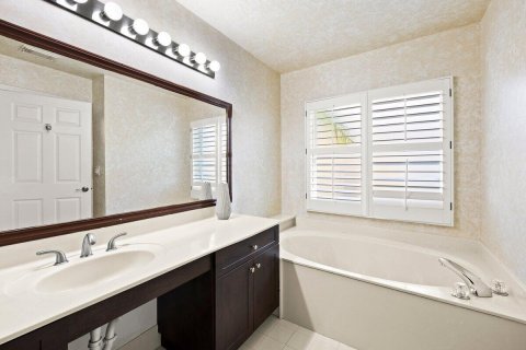 House in Pembroke Pines, Florida 3 bedrooms, 167.5 sq.m. № 2146967 - photo 19