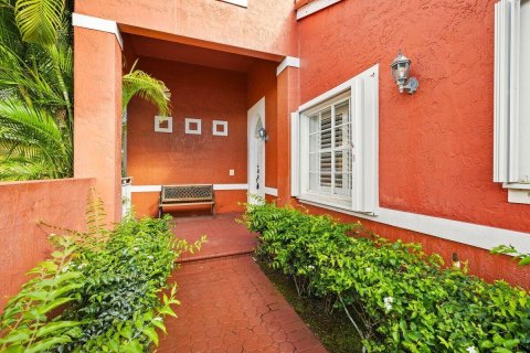 House in Pembroke Pines, Florida 3 bedrooms, 167.5 sq.m. № 2146967 - photo 2