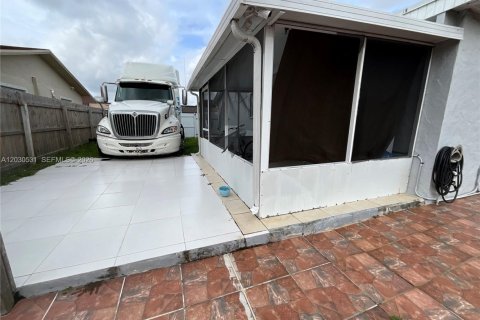 Купить виллу или дом в Мирамар, Флорида 3 спальни, 117.06м2, № 2078381 - фото 17
