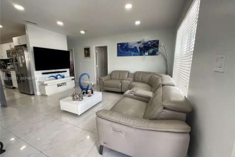 Купить виллу или дом в Мирамар, Флорида 3 спальни, 117.06м2, № 2078381 - фото 7