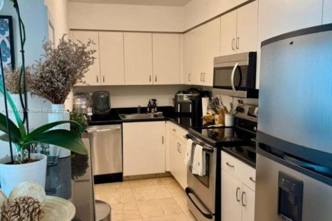 Condominio en alquiler en Miami, Florida, 2 dormitorios, 89.19 m2 № 1926412 - foto 5
