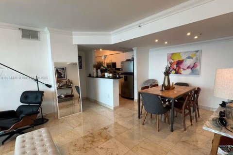 Condominio en alquiler en Miami, Florida, 2 dormitorios, 89.19 m2 № 1926412 - foto 1
