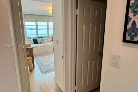 Condominio en alquiler en Miami, Florida, 2 dormitorios, 89.19 m2 № 1926412 - foto 8