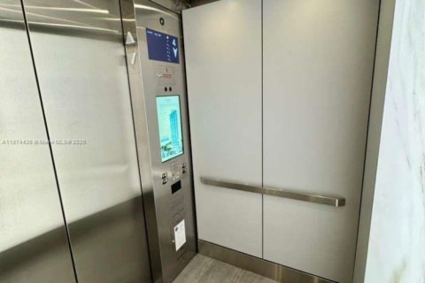 Condominio en alquiler en Miami, Florida, 2 dormitorios, 89.19 m2 № 1926412 - foto 23