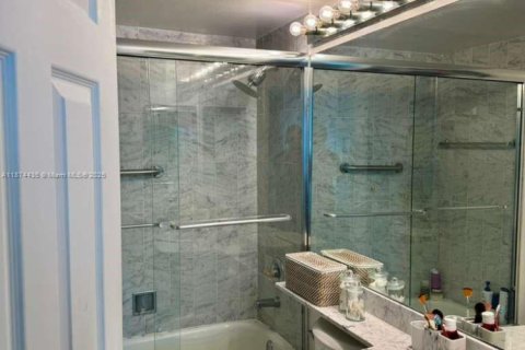 Condominio en alquiler en Miami, Florida, 2 dormitorios, 89.19 m2 № 1926412 - foto 12