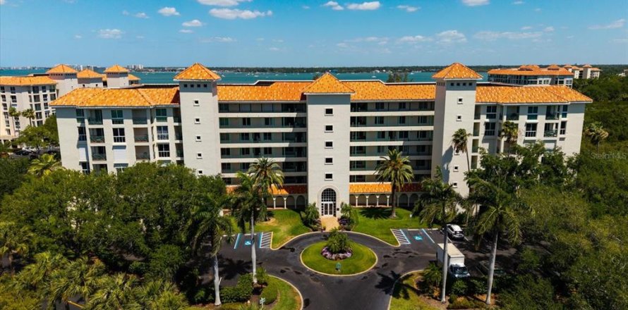Condominio en Saint Petersburg, Florida, 2 dormitorios № 2134198