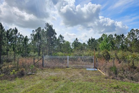 Commercial property in Okeechobee, Florida № 2182802