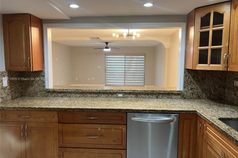 Condo in Doral, Florida, 2 bedrooms  № 1974476 - photo 1