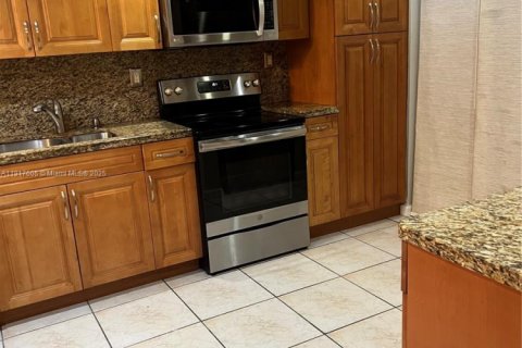 Condo in Doral, Florida, 2 bedrooms  № 1974476 - photo 2
