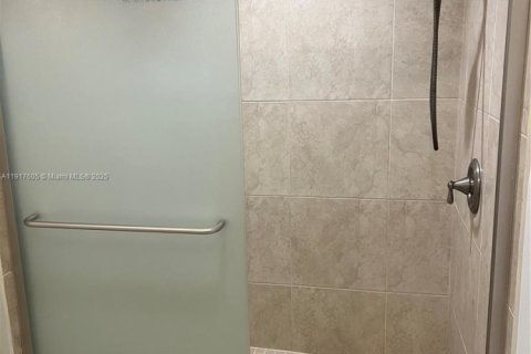 Condo in Doral, Florida, 2 bedrooms  № 1974476 - photo 3