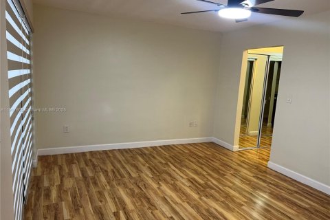 Condo in Doral, Florida, 2 bedrooms  № 1974476 - photo 7