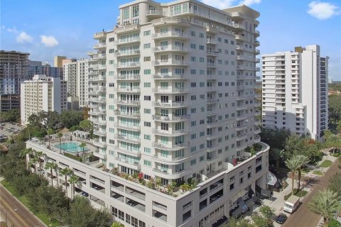 Condominio en alquiler en Orlando, Florida, 2 dormitorios, 196.95 m2 № 1904642 - foto 1