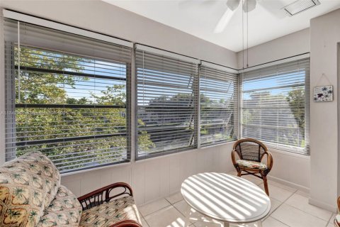 Condo in Lauderdale Lakes, Florida, 1 bedroom  № 1960012 - photo 4